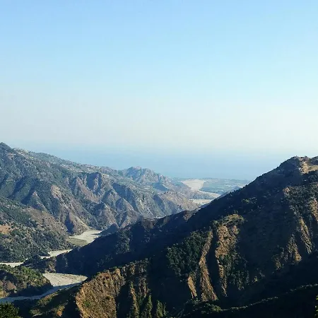 Oda ve Kahvaltı Nereidi 3*